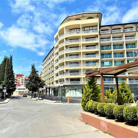 Menada Miramar Palace סאני ביץ'