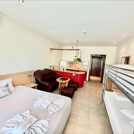Menada Miramar Palace * סאני ביץ'