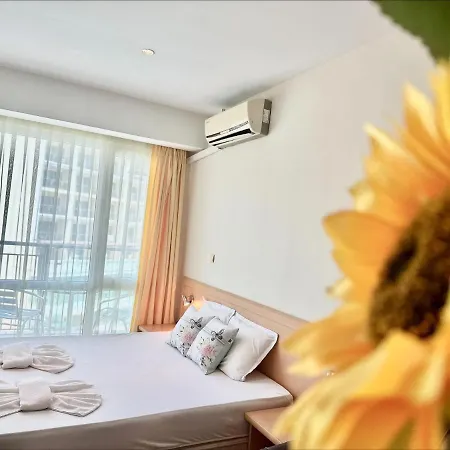 דירה Menada Miramar Palace *