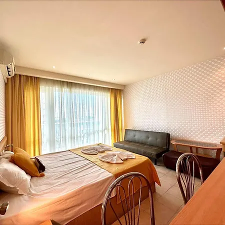 Menada Miramar Palace סאני ביץ'