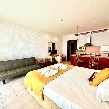 Menada Miramar Palace 公寓 *