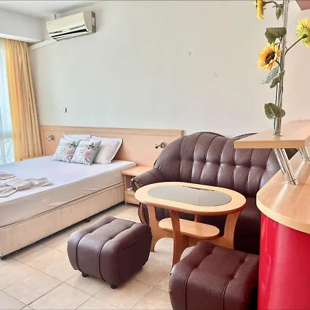 Menada Miramar Palace Apartment *